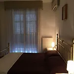 A Pochi Metri Dal Mare *